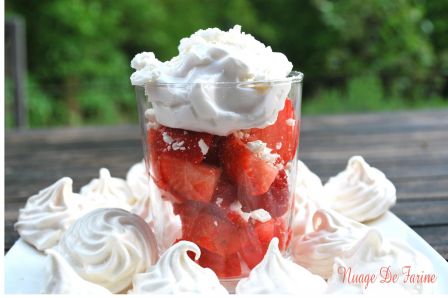 Trop bon! des meringues et des fraises….